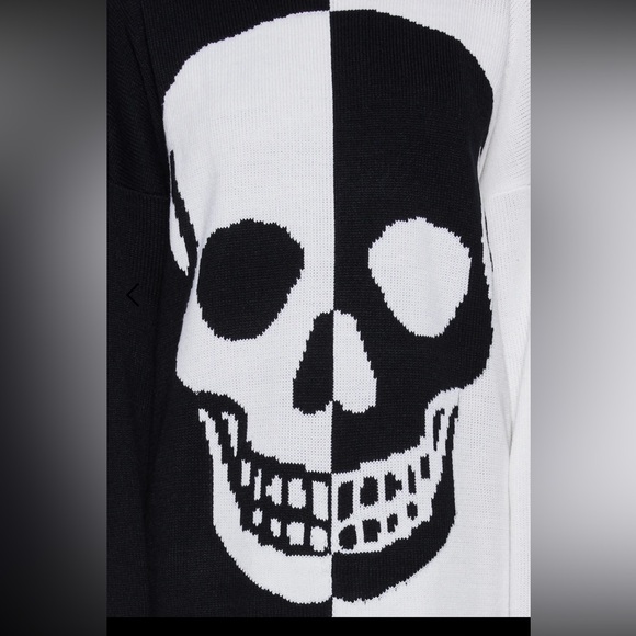 Dolls-kill oversized skull sweater - Picture 3 of 4